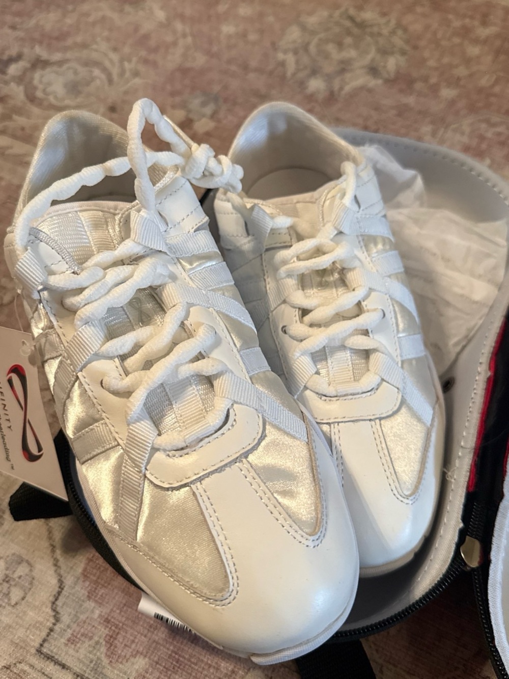 Brand new nfinity cheer shoes Size7
Box included